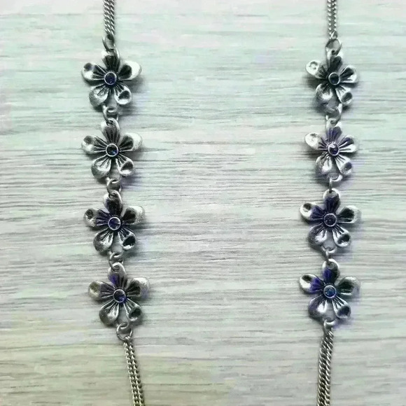 Floral Details Womens Costume Jewelry Necklace w/ Earrings Matching Set - Picture 4 of 10